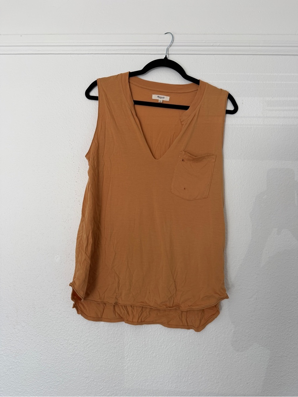 Madewell V-Neck Easy Going Distressed Muscle Tee in Mustard gold soft - Picture 2 of 4